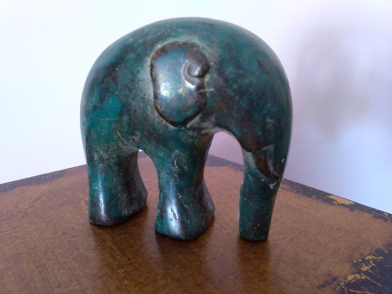 Éléphant en métal